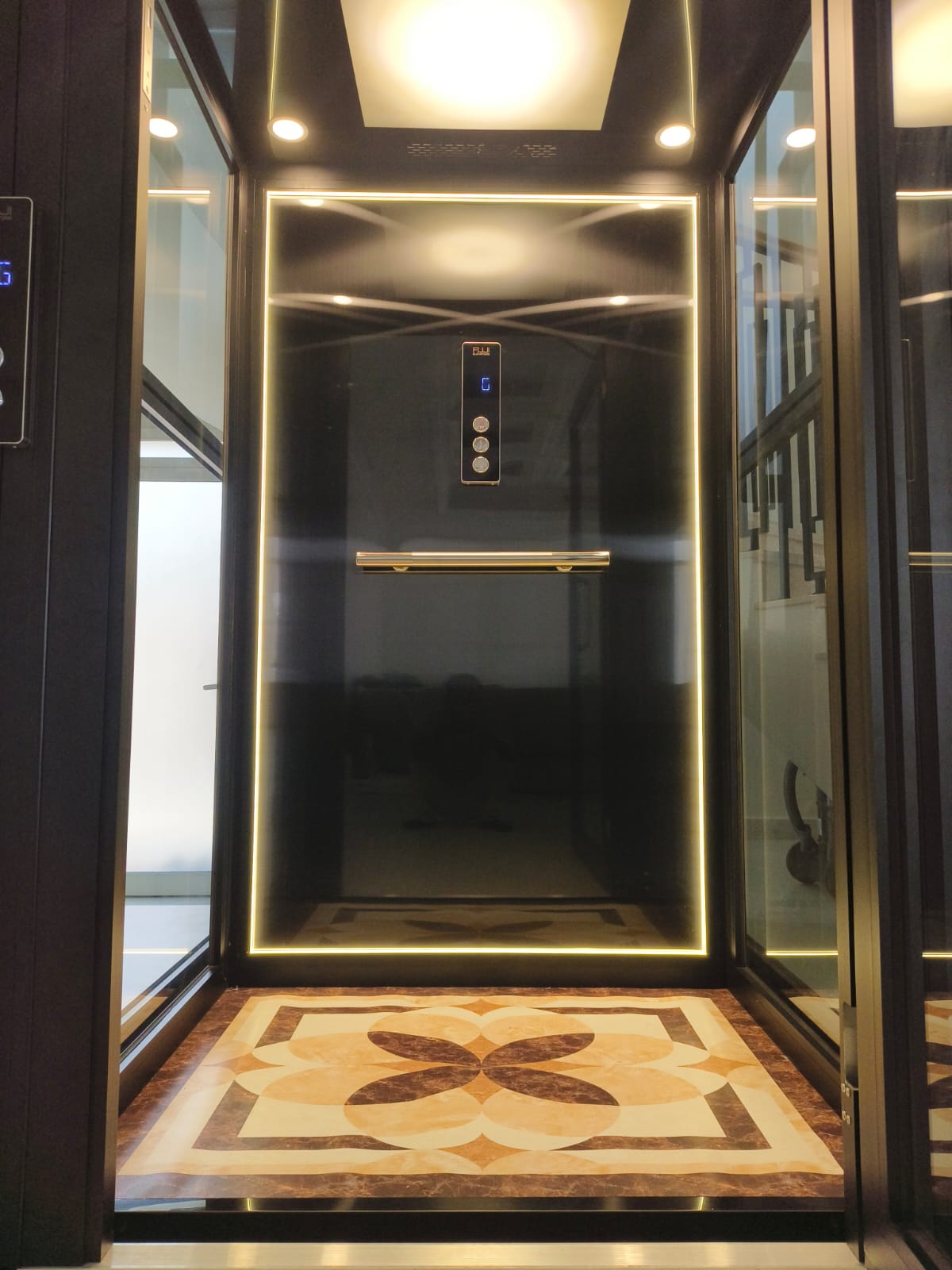 Hydraulic villa elevator